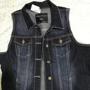 Sleeveless jean jacket